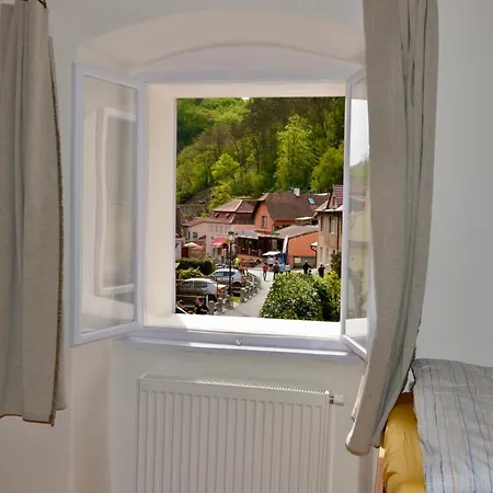 34 Karlštejn